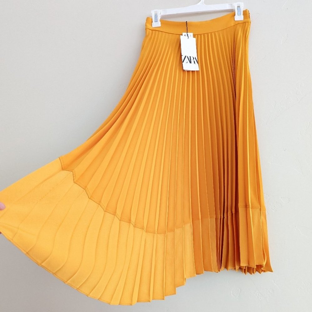 ZARA NWT PLEATED SKIRT ASYMMETRIC HEM